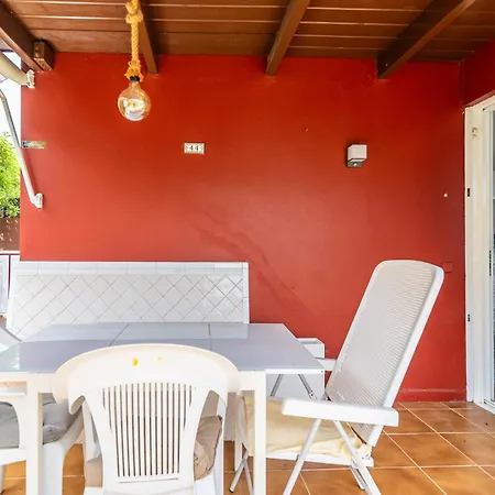Home2book Tunos & Pool,